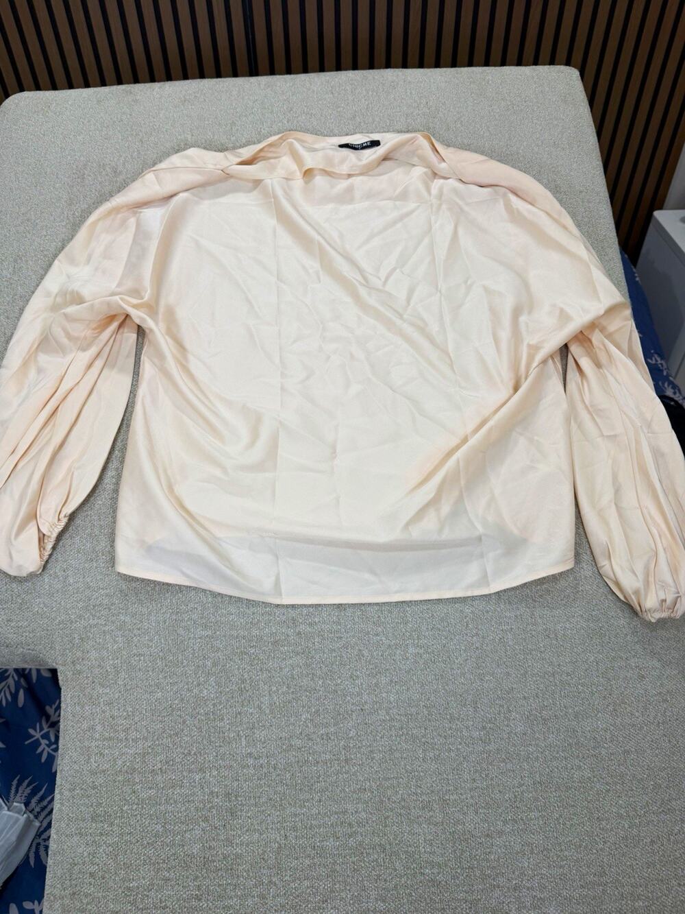 CHICME Women’s L Beige Solid V-Neck Puff Long Sleeve Pullover Blouse